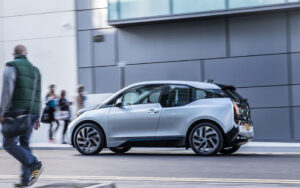 Pin Li-ion mới của BMW: Năng lượng nhiều hơn 20% và sạc nhanh hơn 30% - Istarhome.vn